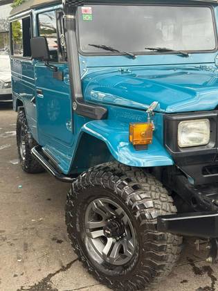 TOYOTA BANDEIRANTE 3.7 BJ50LV-B 4X4 CHASSI LONGO DIESEL 2P MANUAL